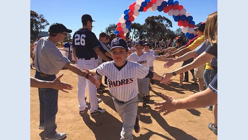 Padres honor local little league teams